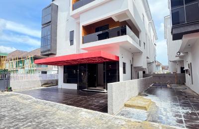 5 BEDROOM DETACHED DUPLEX WITH A SWIMMING POOL