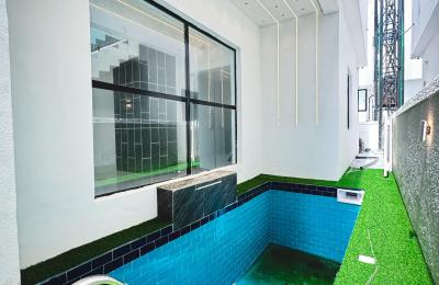5 BEDROOM DETACHED DUPLEX WITH A SWIMMING POOL