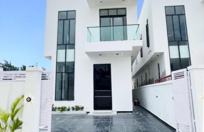 5 BEDROOM DETACHED DUPLEX WITH A SWIMMING POOL