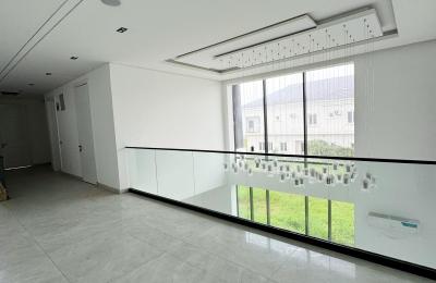 5 BEDROOM SEMI DETACHED DUPLEX