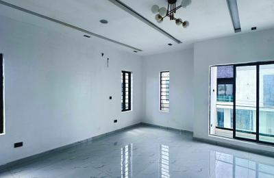 4 BEDROOM FULLY DETACHED DUPLEX