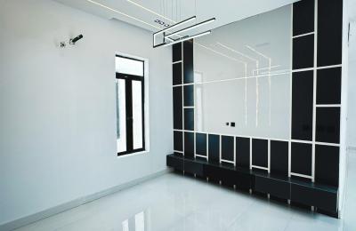 5 BEDROOM DETACHED DUPLEX WITH A SWIMMING POOL