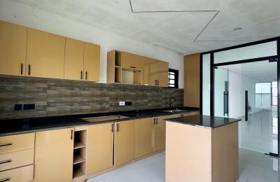 5 BEDROOM DETACHED DUPLEX WITH A SWIMMING POOL