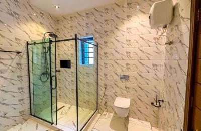 5 BEDROOM DETACHED DUPLEX WITH A SWIMMING POOL