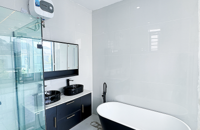 5 BEDROOM DETACHED DUPLEX WITH A SWIMMING POOL