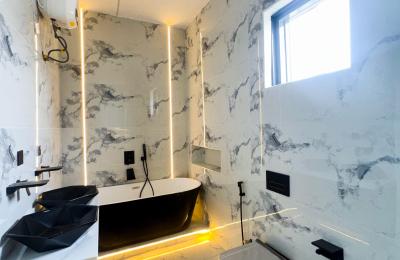 5 BEDROOM DETACHED DUPLEX WITH A SWIMMING POOL
