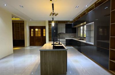5 BEDROOM DETACHED DUPLEX WITH A SWIMMING POOL