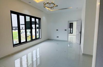 5 BEDROOM DETACHED DUPLEX WITH A SWIMMING POOL