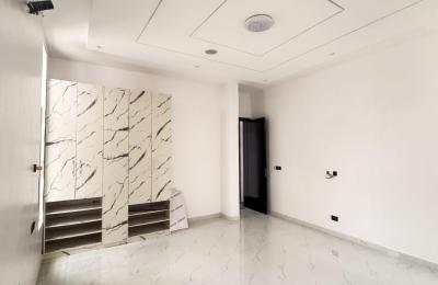 6 BEDROOM DETACHED DUPLEX WITH A SWIMMING POOL