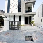 5 BEDROOM DETACHED DUPLEX