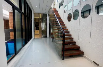 5 Bedroom Fully Detached Apartment