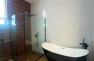5 Bedroom Fully Detached Apartment