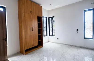 5 Bedroom Fully Detached Duplex