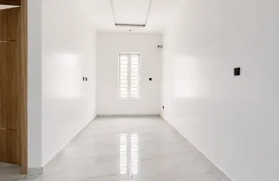 5 Bedroom Fully Detached Duplex