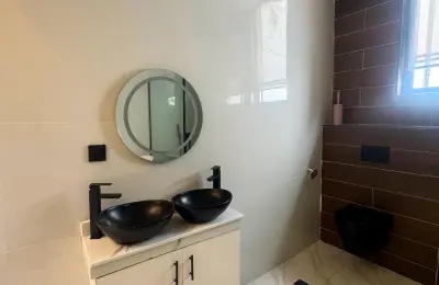 5 Bedroom Fully Detached Apartment