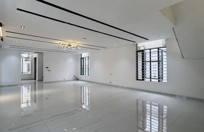 5 bedroom fully detached duplex with a swimming pool