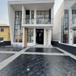 5 bedroom fully detached duplex with swimming pool