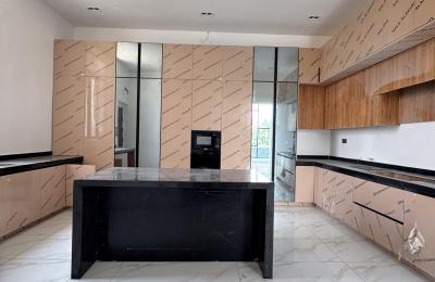 5 bedroom fully detached duplex with swimming pool