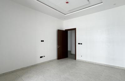 2 bedroom apartment with swimming pool