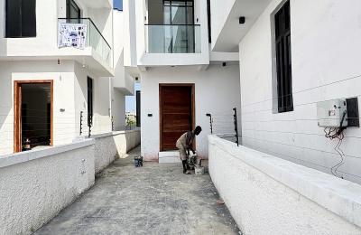 4 bedroom semi detached duplex