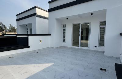 5 bedroom fully detached duplex with swimming pool
