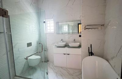 5 bedroom fully detached duplex
