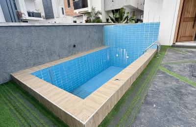 4 bedroom semidetached duplex with swimming pool
