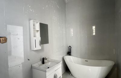 5 bedroom fully detached duplex with a swimming pool