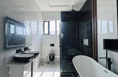5 Bedroom Fully-Detached Duplex with Swimming pool
