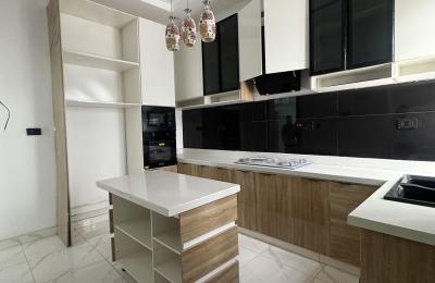 4 Bedroom semidetached duplex