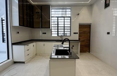 5 bedroom fully detached duplex with swimming pool