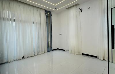 5 bedroom fully detached duplex with swimming pool