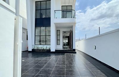 5 bedroom fully detached duplex with swimming pool