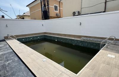 5 bedroom fully detached duplex with swimming pool