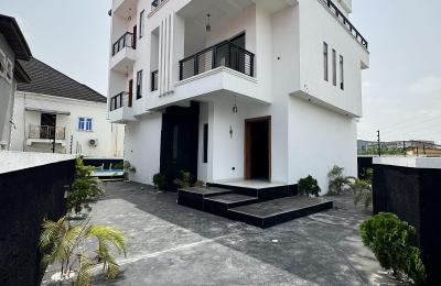 5 bedroom fully detached duplex with a swimming pool