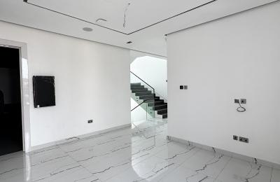 5 bedroom fully detached duplex with swimming pool