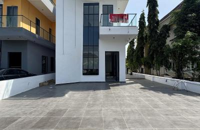 6 bedroom fully detached duplex with a swimming pool