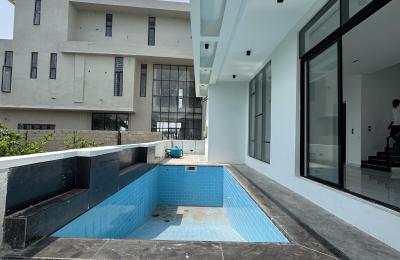 5 bedroom fully detached duplex with swimming pool