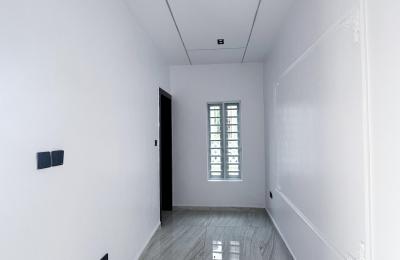 5 bedroom fully detached duplex