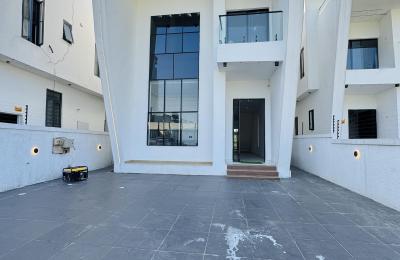 5 bedroom fully detached duplex with swimming pool
