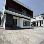 5 bedroom fully detached duplex with swimming pool