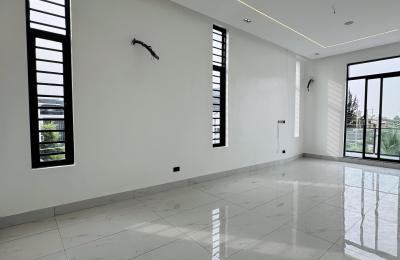 Luxury 5 Bedroom Fully Detached Duplex with Swimming pool