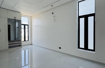 5 Bedroom Fully-Detached Duplex with Swimming pool