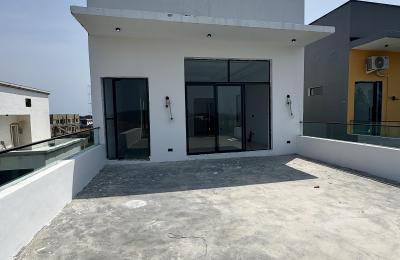 6 bedroom fully detached duplex with a swimming pool