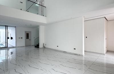 5 bedroom fully detached duplex with swimming pool