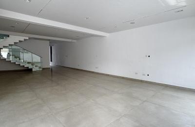 5 bedroom fully detached duplex with swimming pool
