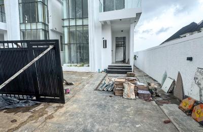 5 Bedroom fully detached duplex with swimming pool