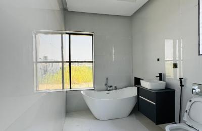 5 bedroom fully detached duplex with swimming pool