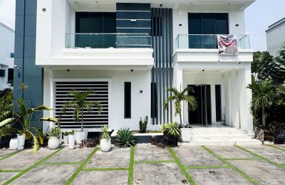 Fully furnished 5-bedroom fully detached duplex