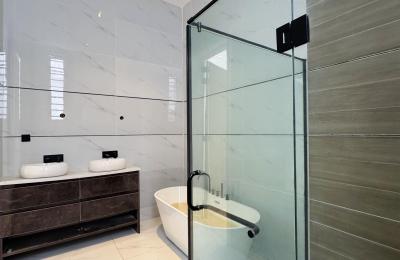 Luxury 5 Bedroom Fully Detached Duplex with Swimming pool